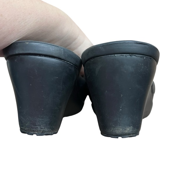 CROCS Women's Classic Black Slide Wedge 3 Inch Sandals Size 8 - Picture 4 of 6